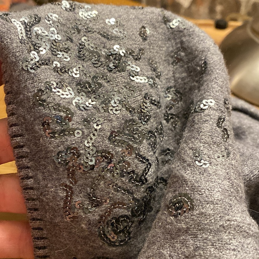 CHICOS gray sequin beanie hat. Gently worn. One size. - Picture 4 of 4